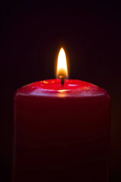 Красная Свеча Темноте — стоковое фото