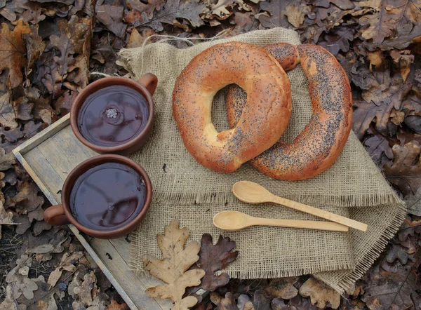 çay kaşığı ve simit gemide