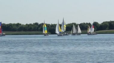 Kherson, Ukrane/-Haziran 1 2019. Dniper nehri üzerinde yelken liyada tekne.