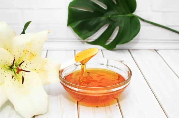 Liquid Sugar Paste Hair Removal Glass Bowl Lily Flower Dracaena — Stock Photo, Image