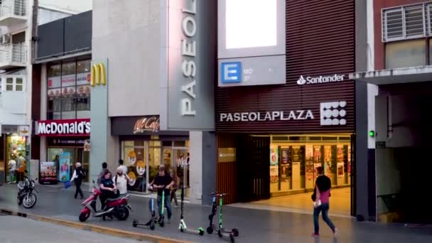 Paseo La Plaza complex in Corrientes Avenue, Buenos Aires, Argentina — Stock Video