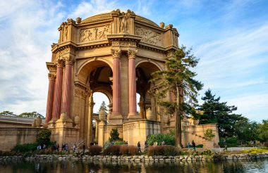 Güzel sanatlar sarayı