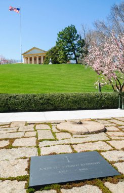 Kennedy mezar mevcuttur ve Arlington evi