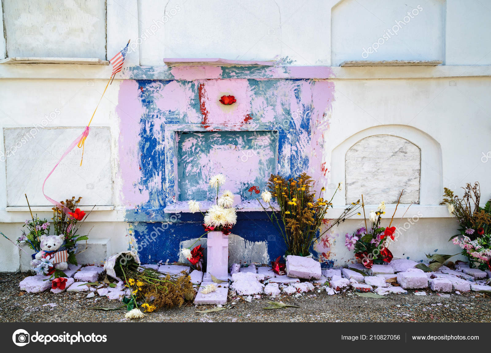Saint Louis Cemetery — Stock Photo © zrfphoto 210827056