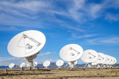 Çok büyük dizi, radyo