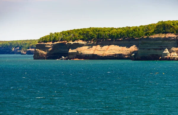 Resimdeki Kayalar Ulusal Göl Kıyısındaki — Stok fotoğraf