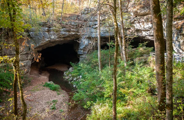 Potok v jeskyni Russella Cave národní památka — Stock fotografie