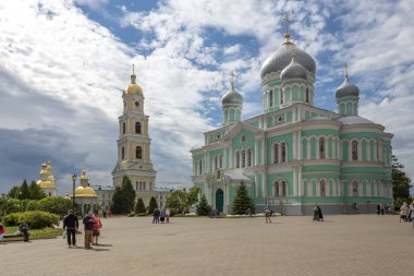 Diveevo, Nizhny Novgorod bölgesi, Rusya Federasyonu - 10 Haziran 2018: hacılar kutsal Trinity söyle, büyük melek-Diveevo manastırda