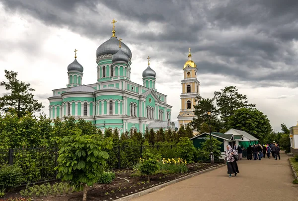 Diveevo Región Nizhny Novgorod Rusia Junio 2018 Peregrinos Convento Los — Foto de Stock