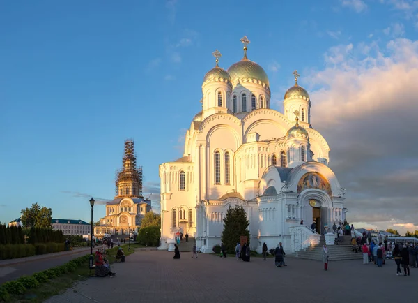 Diveevo Región Nizhny Novgorod Rusia Junio 2018 Peregrinos Convento Los —  Fotos de Stock