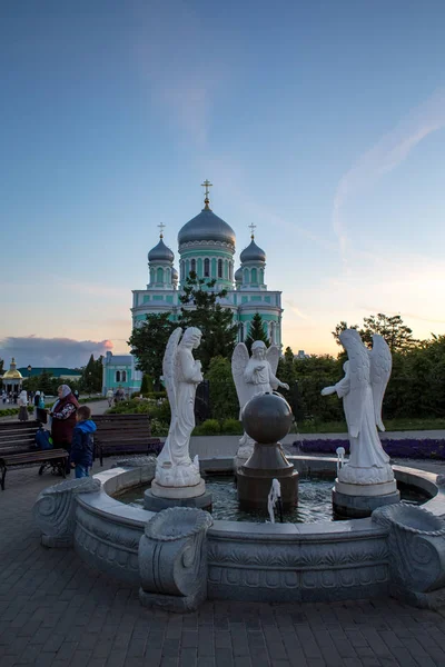 Diveevo Região Nizhny Novgorod Rússia Junho 2018 Peregrinos Convento Seraphim — Fotografia de Stock