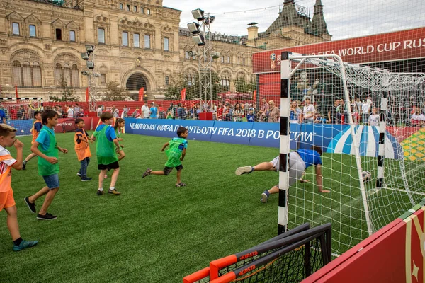 Kızıl Meydan, Moskova, Rusya - 07 Temmuz 2018: Park Meydanı ' nda Dünya Kupası FIFA 2018 Rusya'da bir fudball