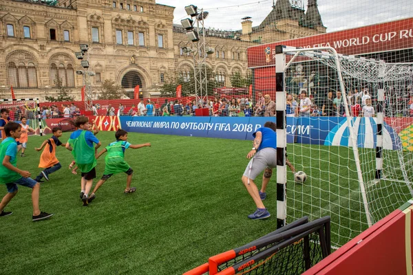 Kızıl Meydan, Moskova, Rusya - 07 Temmuz 2018: Park Meydanı ' nda Dünya Kupası FIFA 2018 Rusya'da bir fudball