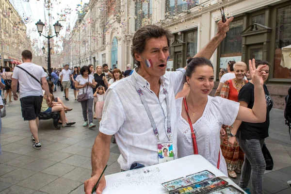 Moscú Rusia Julio 2018 Los Aficionados Franceses Con Bandera Calle — Foto de Stock