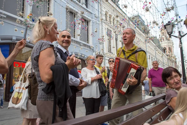 Moscú Rusia Julio 2018 Los Aficionados Franceses Con Bandera Calle — Foto de Stock