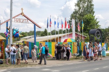 Byvalino, Pavlovo-posadsky alan, Moscow region, Rusya Federasyonu - 15 Temmuz 2018: XIII Byvalinsky festivalini Forge sanat etkinlikleri
