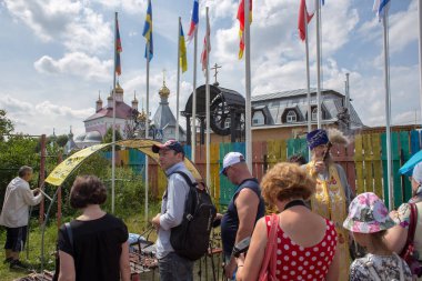 Byvalino, Pavlovo-posadsky alan, Moscow region, Rusya Federasyonu - 15 Temmuz 2018: XIII Byvalinsky festivalini Forge sanat etkinlikleri
