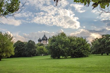 Yaz manzara Estate Izmailovo, Theotokos şefaat Katedrali
