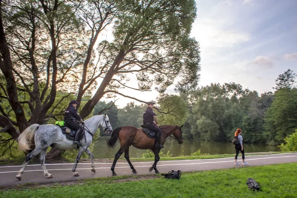 Moskou Rusland Juli 2018 Politie Patrouille Het Stadspark Izmailovo Paard — Stockfoto