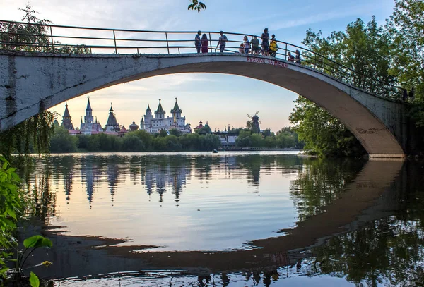 Moscou Rússia Julho 2018 Uma Paisagem Verão Uma Lagoa Propriedade — Fotografia de Stock