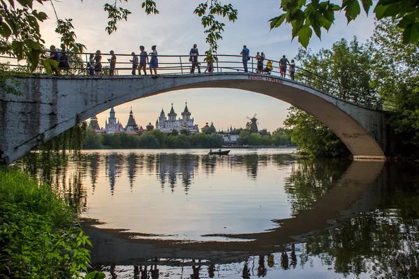 Moscou Rússia Julho 2018 Uma Paisagem Verão Uma Lagoa Propriedade — Fotografia de Stock