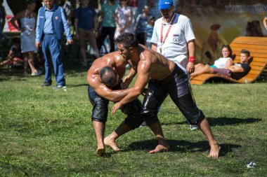 Moskova, Rusya - 11 Ağustos 2018: Türk petrol mücadele Gyuresh parkta Krasnaya Presnya Türkiye'nin bir festivalinde