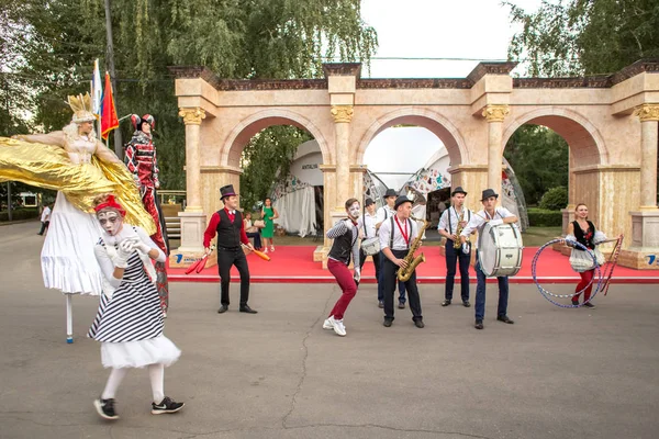 Moscou Rússia Agosto 2018 Atores Entretêm Pessoas Festival Turquia Parque — Fotografia de Stock