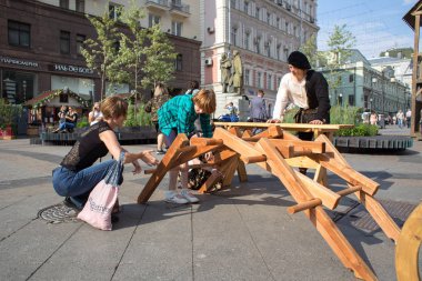 Moskova, Rusya - 15 Ağustos 2018: Orta Çağ Üniversitesi. Bilim ve simya, XVI. İnsanlar bir Festivali'nde kez ve devirlerde Kamergersky Lane