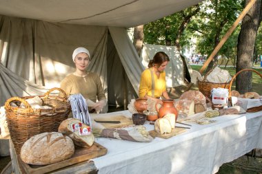 Moskova, Rusya - 17 Ağustos 2018: Eski Rusya 10.asır. festival kez ve dönemini Chistoprudny Bulvarı'nda