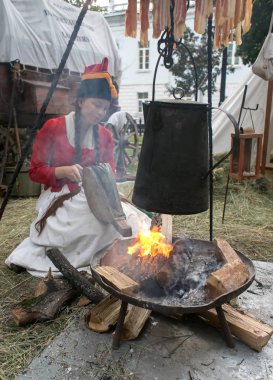 Moskova, Rusya - 20 Ağustos 2018: Paris, Vatanseverlik Savaşı 1812 Moskova'ya. Festival kez ve dönemi Tverskoy Bulvarı'nda insanlar