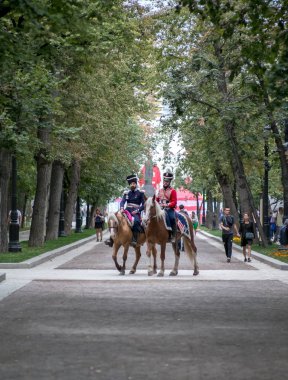Moskova, Rusya - 20 Ağustos 2018: Paris, Vatanseverlik Savaşı 1812 Moskova'ya. Süvariler kez Festivali'nde ve dönemini Tverskoy Bulvarı'nda