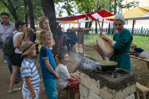 Moscú Rusia Agosto 2018 Edad Media Los Castillos Xiii Gente —  Fotos de Stock