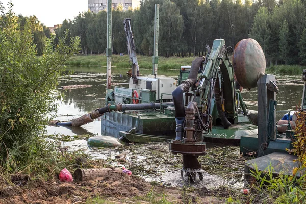 Balaschikha Moskau Russland August 2018 Der Schwimmende Bagger Reinigt Das — Stockfoto