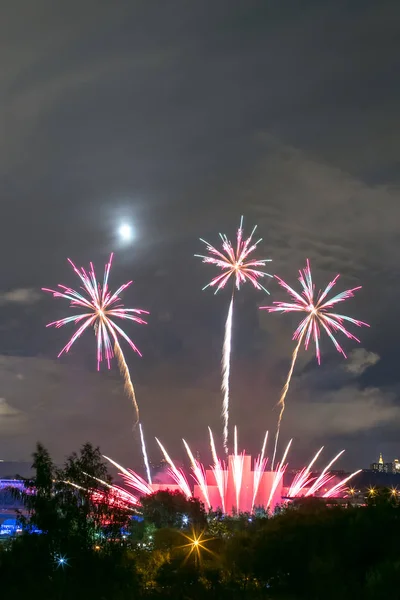 Moscú Rusia Serntabr 2018 Coloridos Fuegos Artificiales Enormes Canal Remo — Foto de Stock