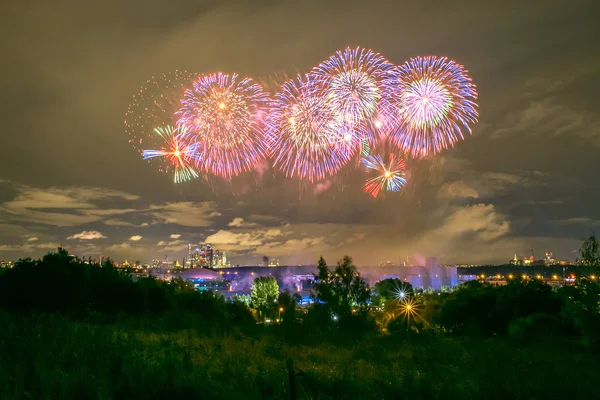 Mosca Russia Serntabr 2018 Colorati Enormi Fuochi Artificio Sul Canale — Foto Stock