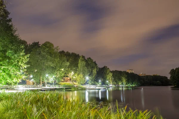 Nochnaya Embankment City Park — Stock Photo, Image