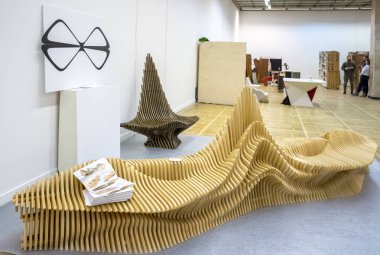 Moskova, Rusya - 07 Aralık 2018: Açılış Sergisi Wood Works 6 Moskova Merkezi House sanatçı