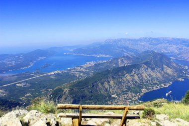 Dağ Lovcen, Karadağ bankta. Kotor Koyu'ndaki görünümü