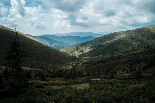 Όμορφα Τοπία Της Οροσειράς Των Καρπαθίων — Φωτογραφία Αρχείου