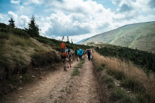 Group Hikers Walking Mountain Carpathians Ukraine — Stock Photo, Image