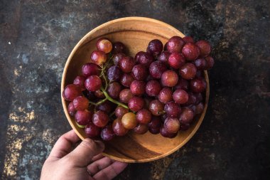 Rustik arka plan üzerinde Vietnamca üzüm