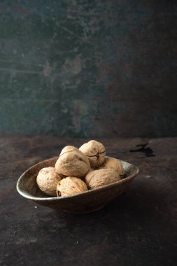 Rustik arka plan üzerinde ceviz