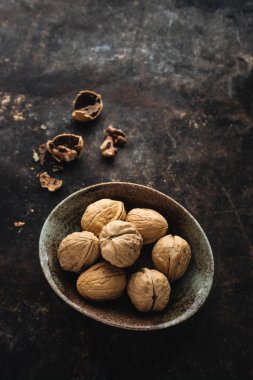 Rustik arka plan üzerinde ceviz