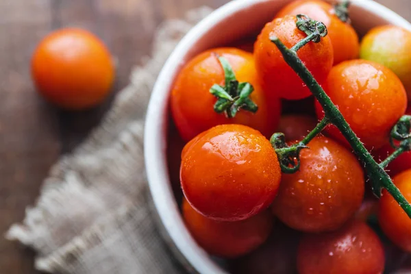 Tomate Cereza Sobre Fondo Madera — Foto de Stock