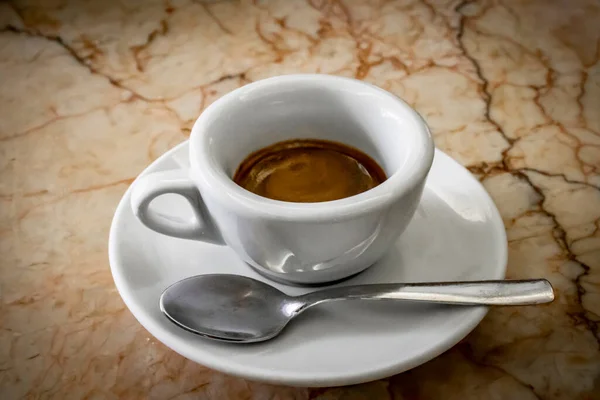 Крупным Планом Чашки Неаполитанского Кофе Мраморном Прилавке — стоковое фото