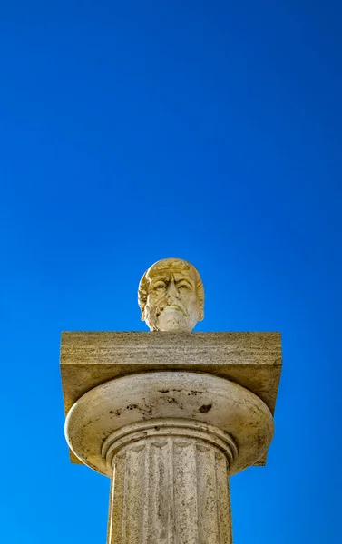 Coluna Travertina Com Escultura Memória Giuseppe Mazzini Praça Homônima Com — Fotografia de Stock