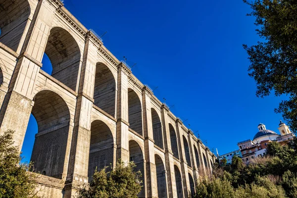 Die Monumentale Brücke Von Ariccia Mit Der Kuppel Der Kirche — Stockfoto