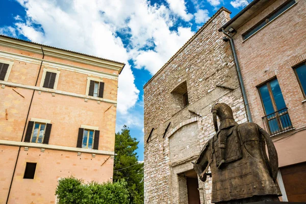Června 2019 Spello Perugia Umbria Itálie Hlavní Náměstí Města Socha — Stock fotografie