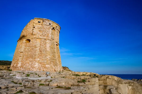 Porto Miggianos Gamla Vakttorn Byggt Klipporna Med Utsikt Över Havet — Stockfoto