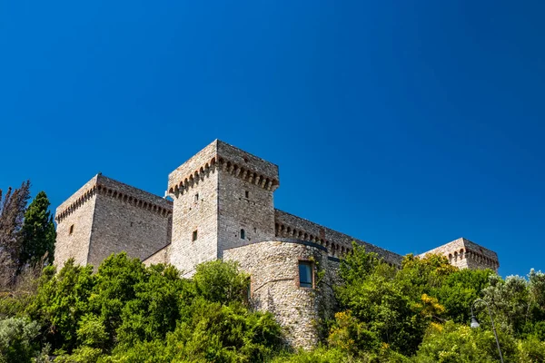 2019年6月30日 意大利翁布里亚纳尼 古老村庄纳尼的中世纪城堡 城堡的石墙和塔楼 — 图库照片